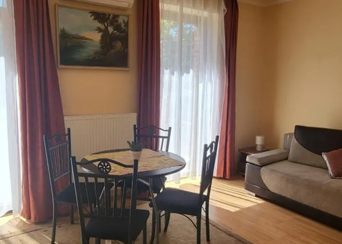 Bastya Apartmanhaz 公寓 *